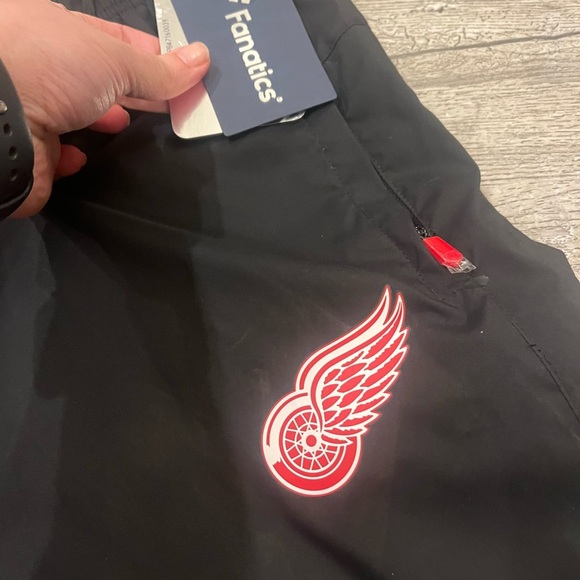 NWT 2X NHL Red Wings Fanatics track pants with side zippers - Picture 4 of 7